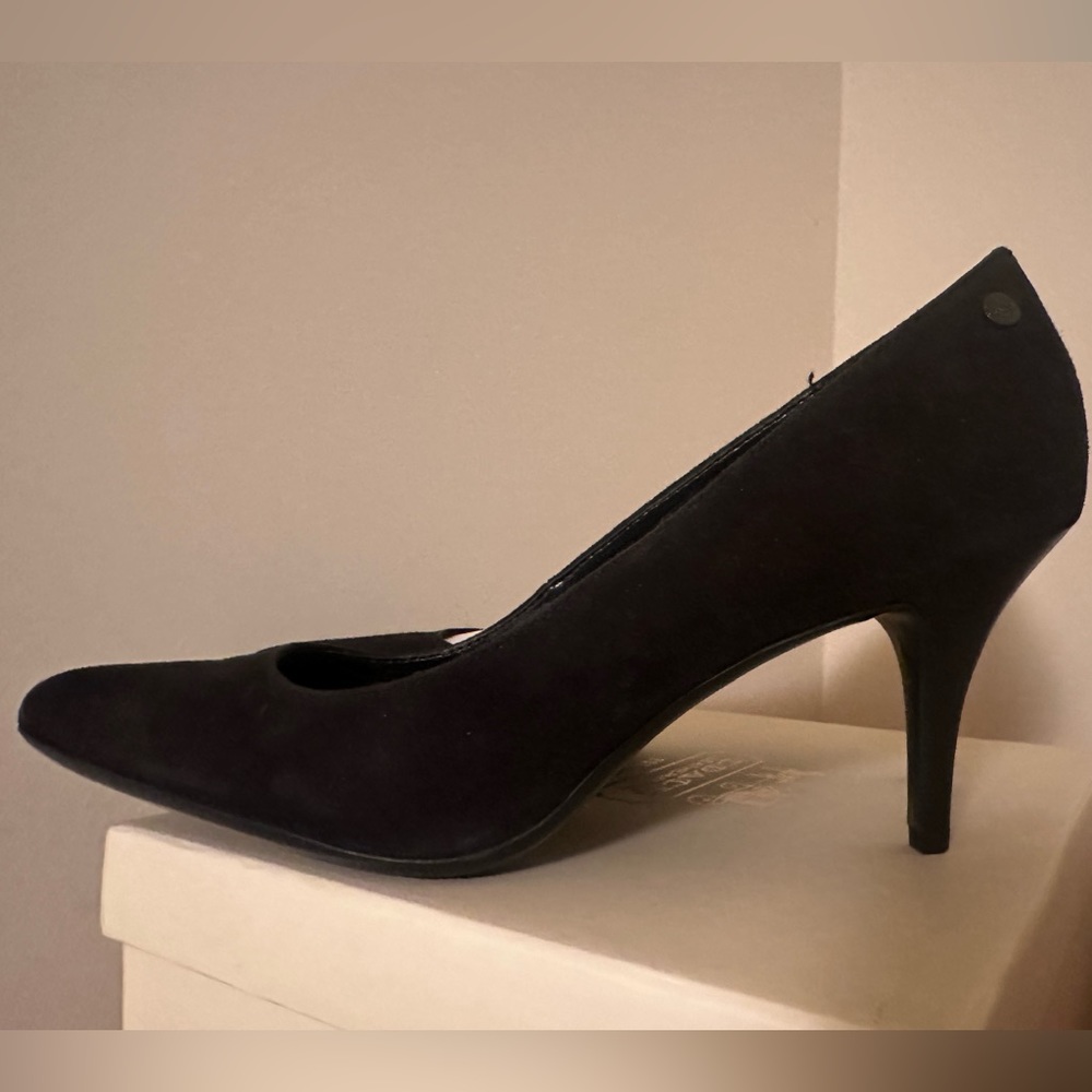 Brand new never worn Calvin Klein Ashly kid suede heels